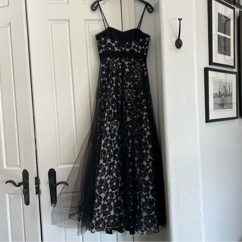 Badgley Mischka Black and Gold Flower Embroidered Long Dress size 6 - Picture 10 of 12